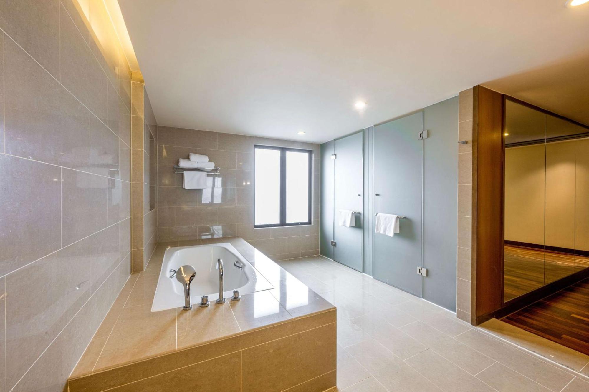 Hotel Hyatt Regency Kinabalu 5*